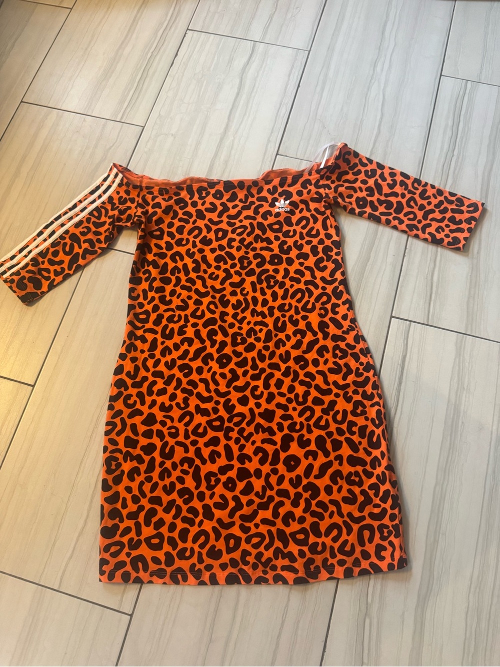 Adidas x Rich Mnisi Leopard Print Off-Shoulder Dress Womens size L
Orange leop